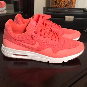 Women’s Nike Air Max, Size 7.5